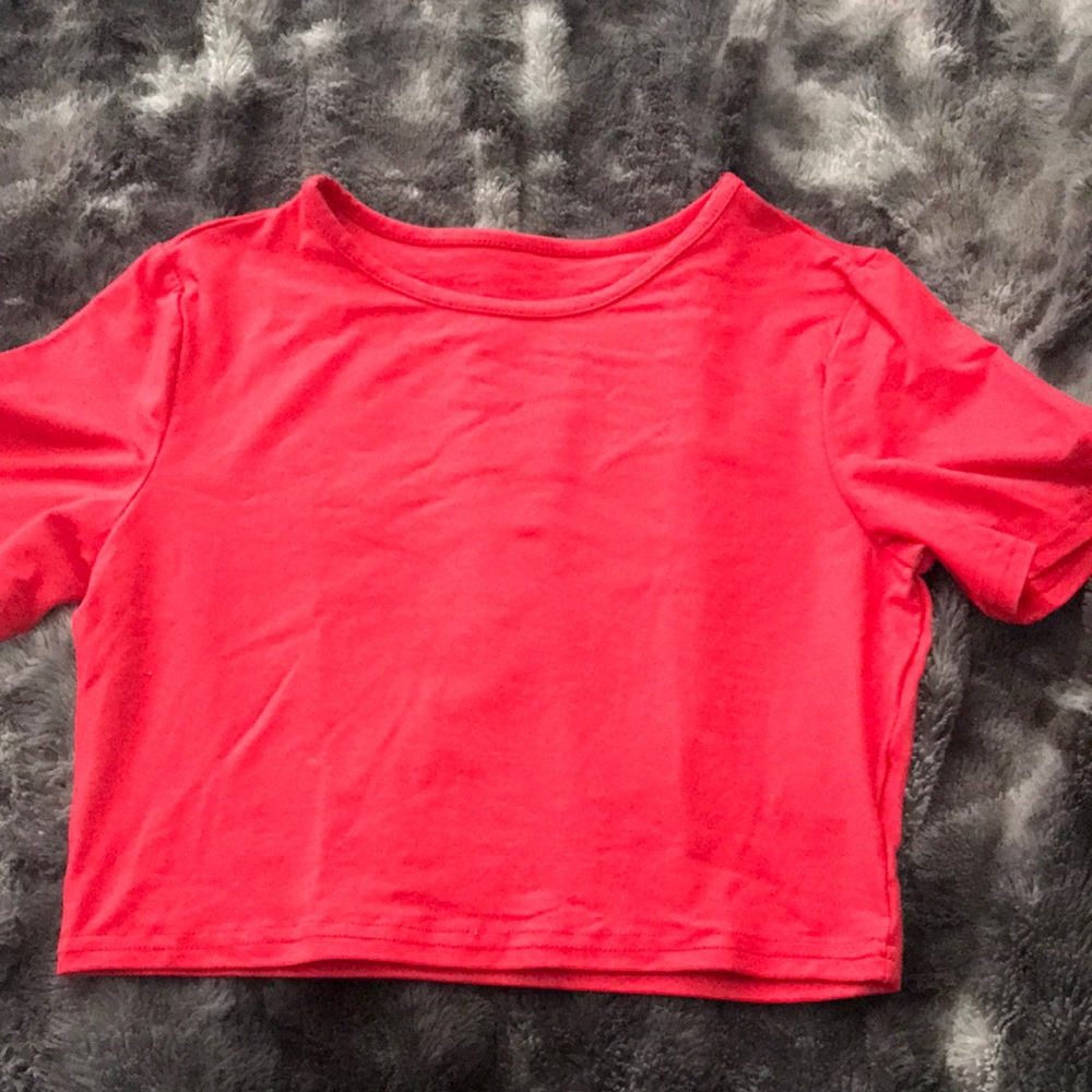 red cropped tee